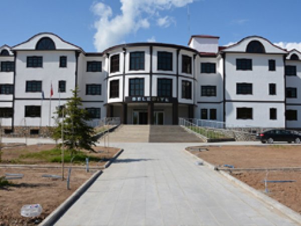 PKK'nin yaktığı Belediye binası yeniden faaliyete girdi