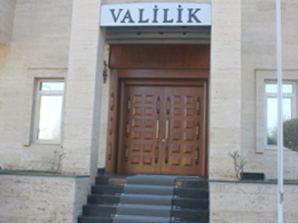 Valilikten havai fişek kararı