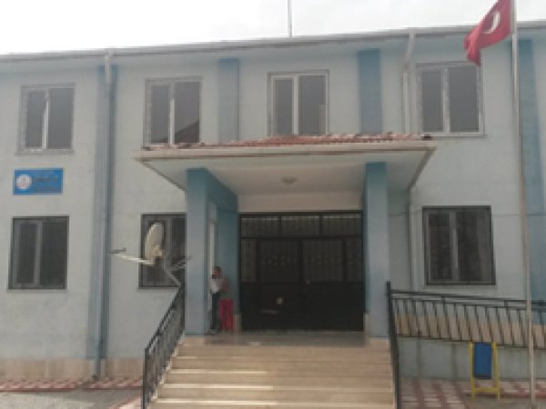 Namaz kılan öğrencileri derse almadı