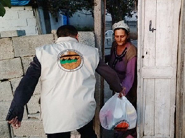 Tarsus’ta 194 aileye yardım yapıldı