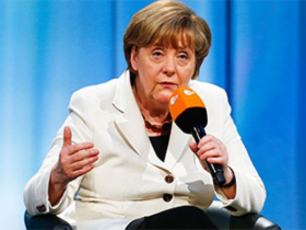 Merkel'den çarpıcı Facebook benzetmesi