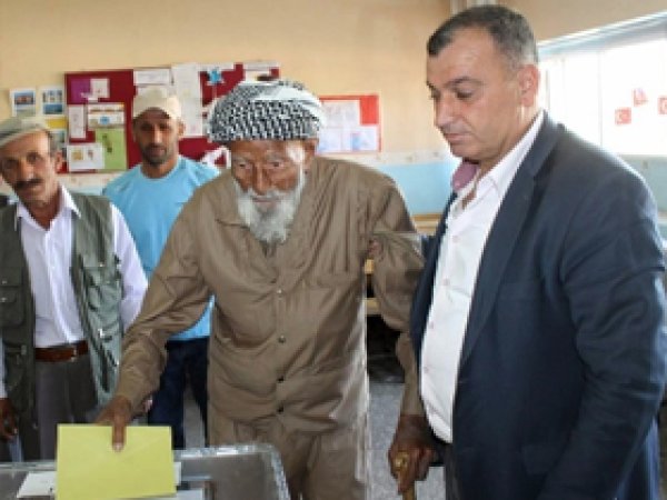 Türkiye'nin en yaşlı seçmeni 130 yaşında