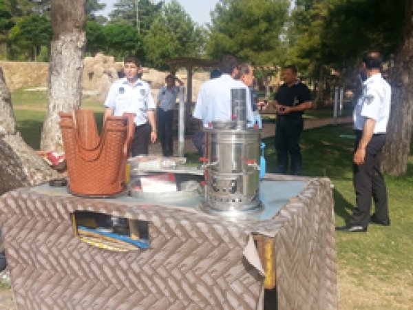 Seyyar satıcılar parkın dışına alındı 