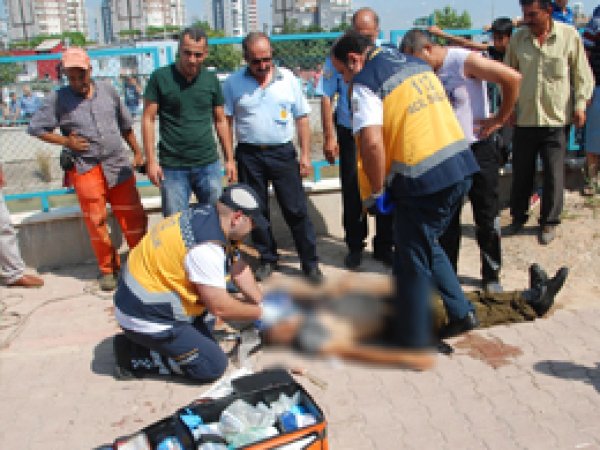 Çocukları kurtarırken kendisi boğulacaktı