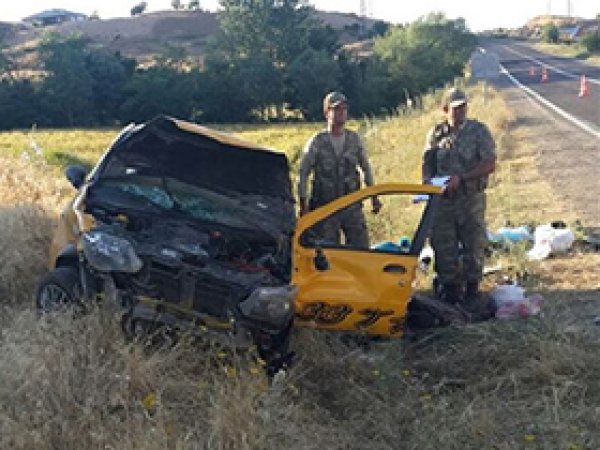 Bingöl Diyarbakır yolunda kaza: 2 ölü