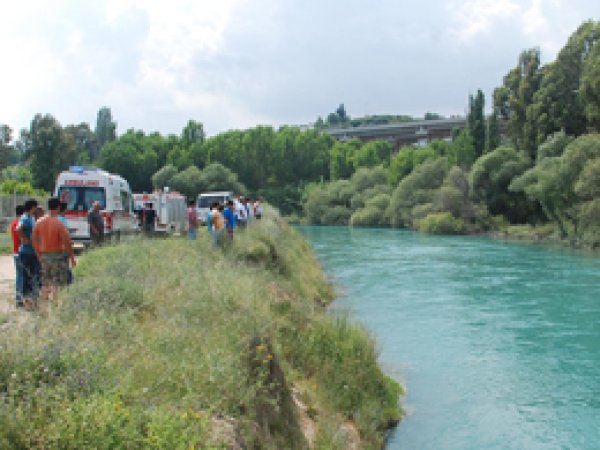 Küçük kız çocuğu girdiği nehirde boğuldu