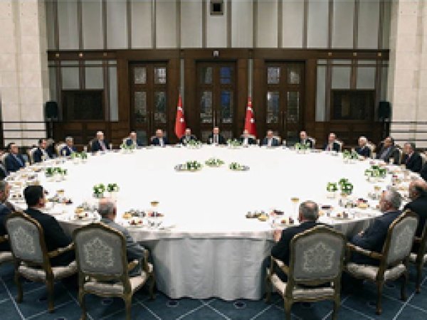 Erdoğan ilim adamları ile iftarda