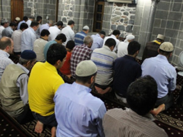 Tarihi camide hatimle teravih namazı 