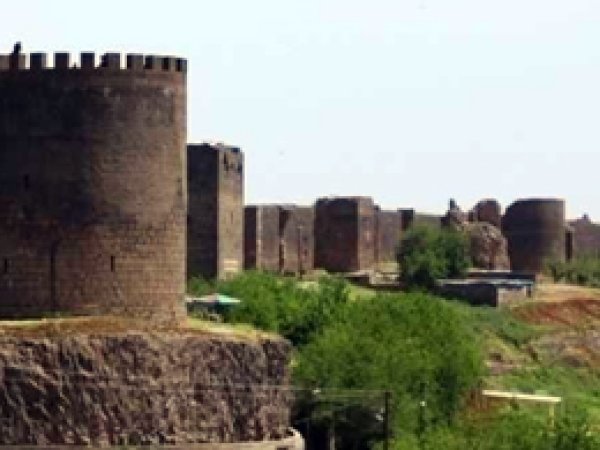 Diyarbakır ve Efes için gözler Bonn’da