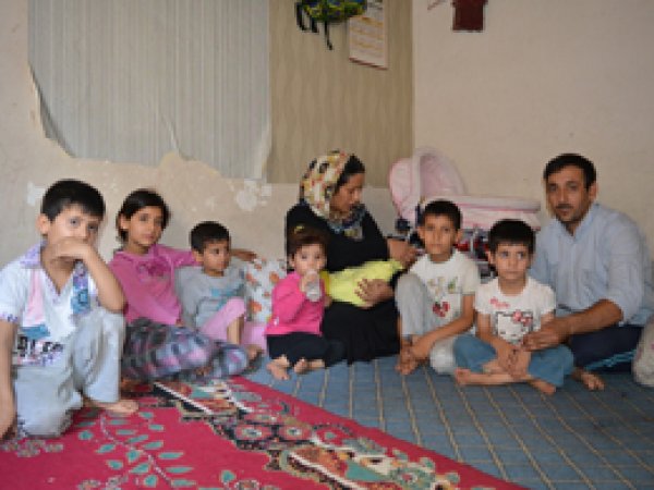 Suriyeli aile yetkililerden yardım bekliyor