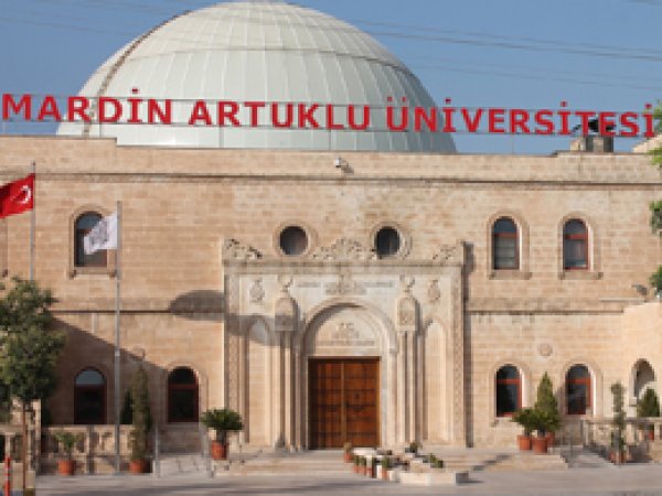 Üniversiteden yabancı akademisyen açıklaması 