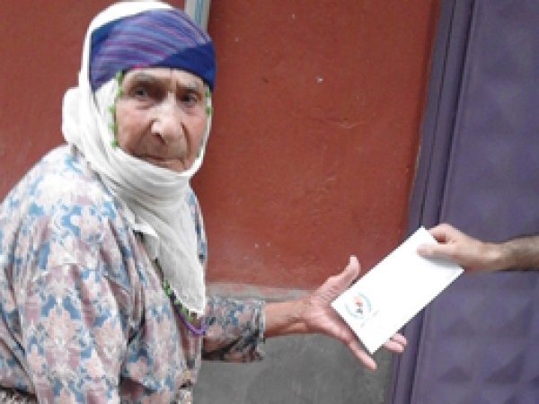 Avrupa Yetim Der Çermik’te yardım dağıttı