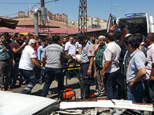 Antep'te trafik kazası: 2 Ölü
