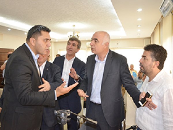 Arınç'ın koruması gazetecilerle tartıştı
