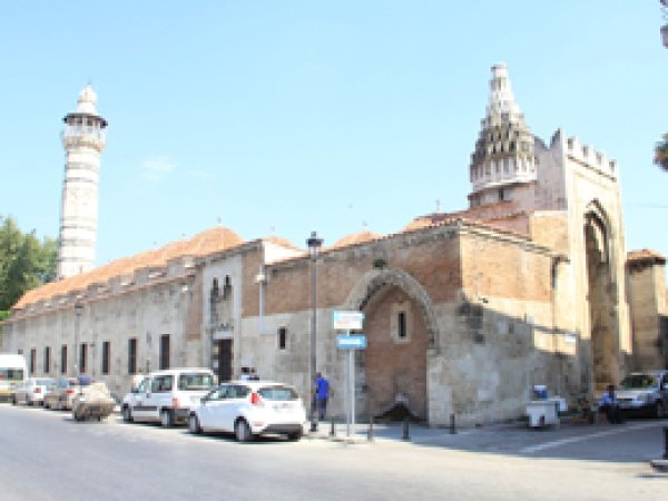Adana’da altı kabir üstü mabed esrarengiz cami