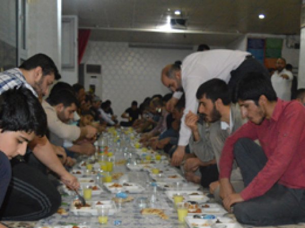 HÜDA PAR Cizre’de halka iftar yemeği verdi