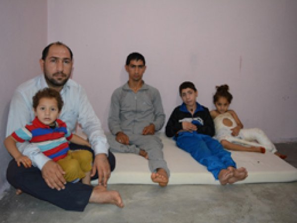Savaştan kaçan Suriyeli aile yardım bekliyor