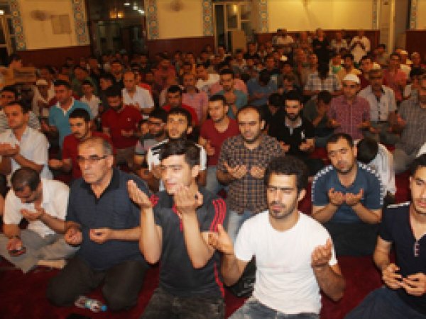 Mardin'de halk Kadir Gecesi camilere akın etti