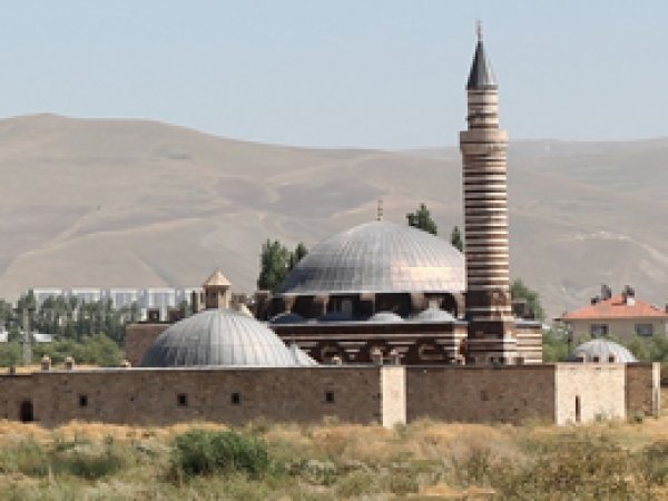 Tarihi Hüsrev Paşa Camii'nden itikâf