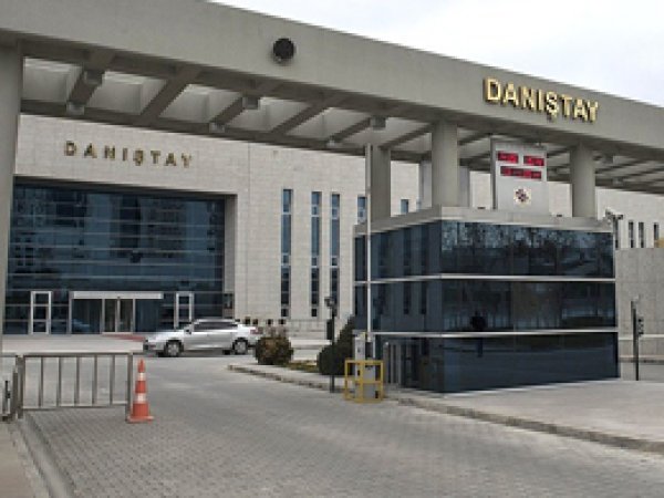 Hukuk fakültesinde kontenjan sınırlamasına devam