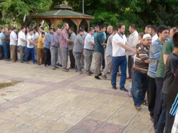 Antep'te salavatlar eşliğinde bayramlaşma