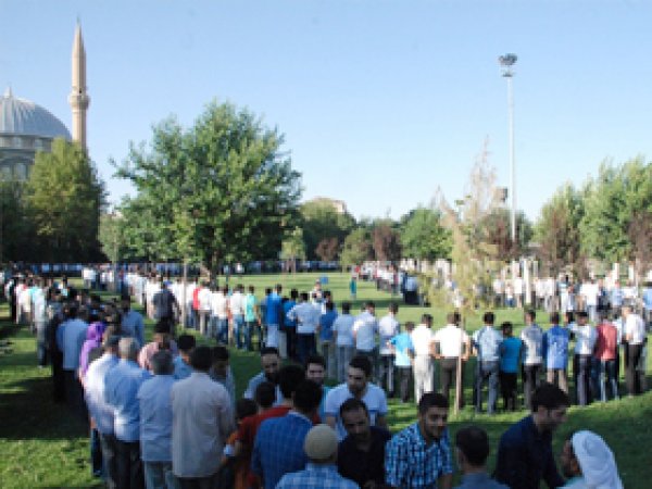 Diyarbakır'da toplu bayramlaşmaya yoğun ilgi