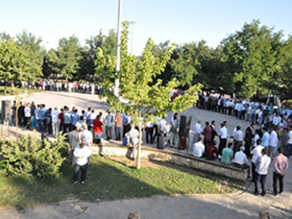 Batmanlılar salavat eşliğinde bayramlaştı