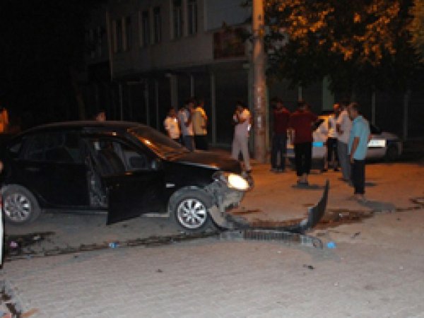 Kahta'da ambulans araca çarptı: 3 yaralı
