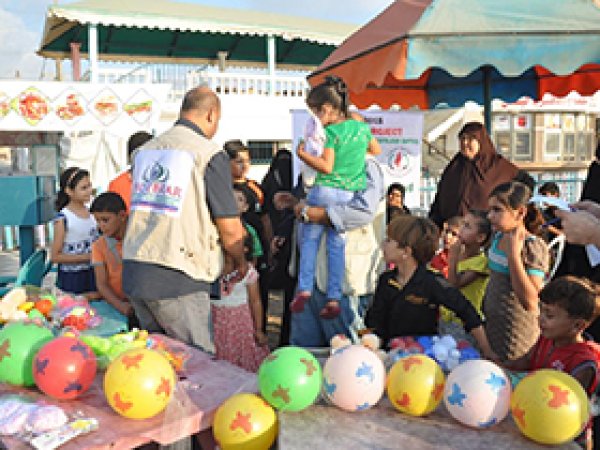 IHO EBRAR Gazzeli yetimleri sevindirdi