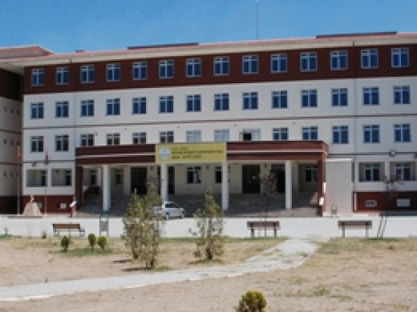 İmam hatip lisesine giren hırsızlar bilgisayarları çaldı