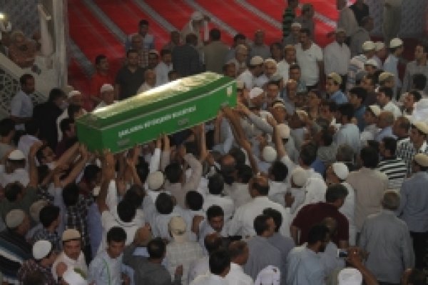 Üstad’ın talebesi Salih Özcan son yolculuğuna uğurlandı