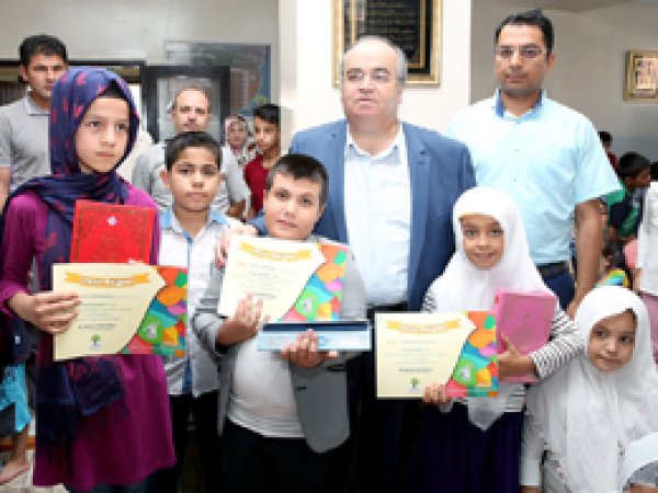 Kur’an Kursu öğrencilerine Kur’an hediye edildi