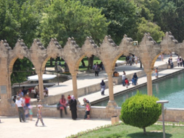 Balıklıgöl’ün maneviyatı yok ediliyor!