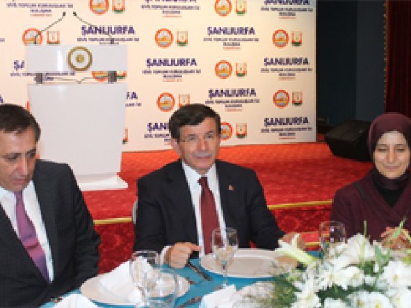 Başbakan Davudoğlu Şanlıurfa’da STK’larla buluştu