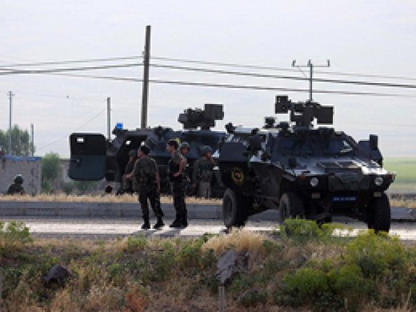 Lice'de polis ve jandarmaya saldırı