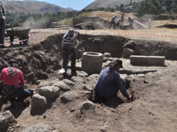 Bitlis Kalesindeki kazı yeniden başladı