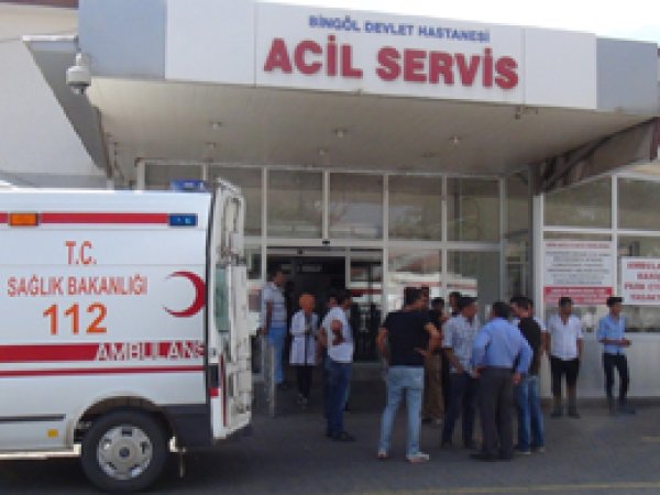 Yolcu otobüsü ile otomobil çarpıştı: 15 yaralı