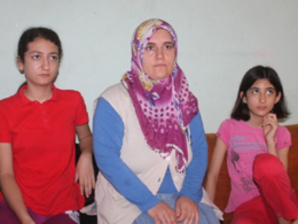 Anne ile çocuklarının yaşam mücadelesi yürek burkuyor