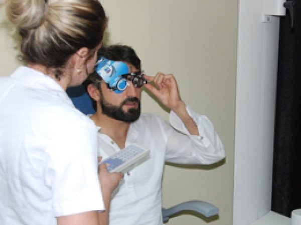 Uzmanlar göz kuruluğuna karşı uyarıyor