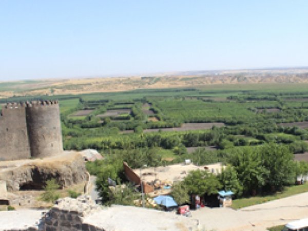 Hevsel Bahçeleri her şeye rağmen ayakta
