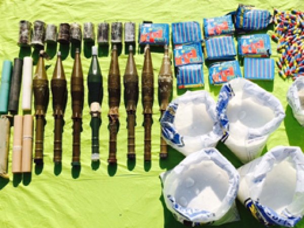 Silvan'da Roketatar ve çeşitli savaş mühimmatı