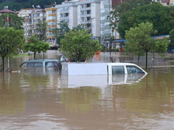 Artvin'de sel felaketi: 8 ölü