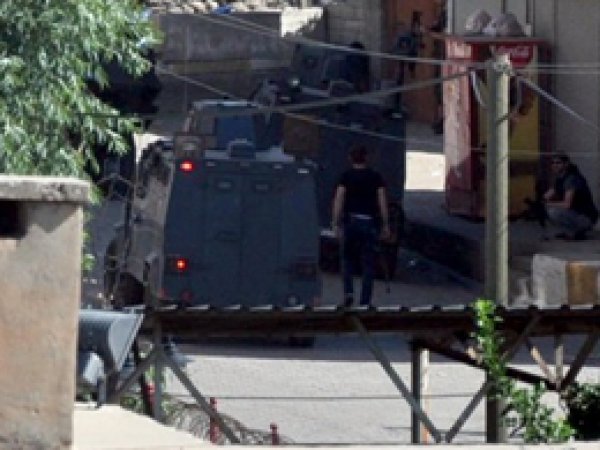 Zırhlı araca bombalı tuzak: 4 polis yaralı