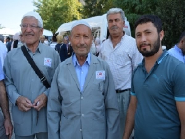 Batmanlı hacı adayları uğurlandı
