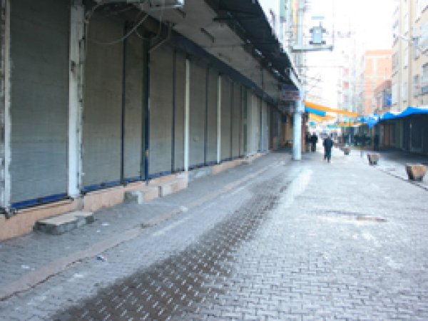 Kepenk kapatma eyleminden dolayı  4 kişi tutuklandı