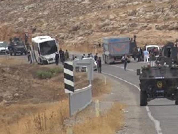 Polis otobüsüne bombalı saldırı: 5 Yaralı