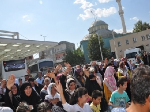 Kâhta'da hacı kafilesi dualarla kutsal topraklara uğurlandı