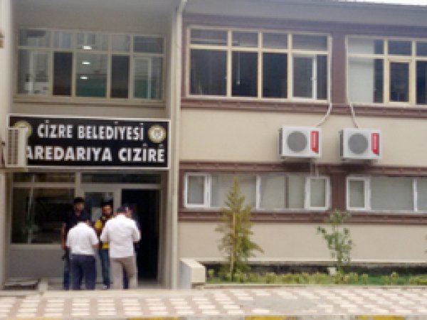 Müfettiş koruması belediye binasında saldırıya uğramış