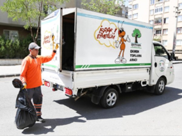 Bir kente yetecek kadar bayat ekmek toplanıyor