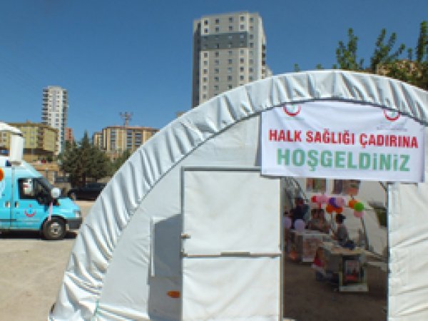 Mardin'de sağlık çadırı kuruldu 